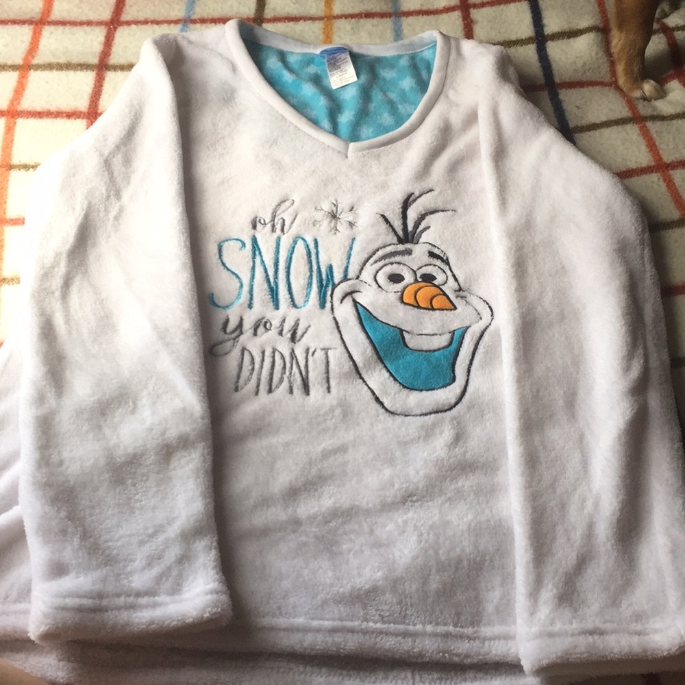 V soft sleepwear top